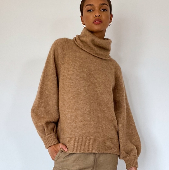 NWOT Aritzia Babaton Adichie Sweater - Picture 11 of 14